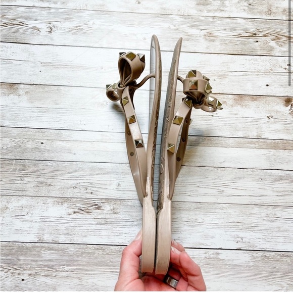 Valentino Rubber Rockstud Thong Sandal Poudre Size 38 US 8 - Picture 2 of 9